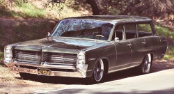 wagon-heritage:  theoldiebutgoodie:  1964 Pontiac Catalina Safari. by @drivenetwork