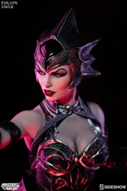 savagepowersofgrayskull:  Evil Lyn Statue