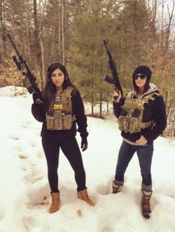 arizonagunguy:The chick on the right has her finger in the trigger