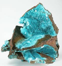 mineralogue:  Rosasite is a blue to blue-green carbonate mineral