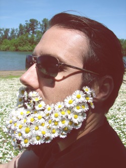 thedailybeard:  obviouslycloe:  I gave my boyfriend a flower