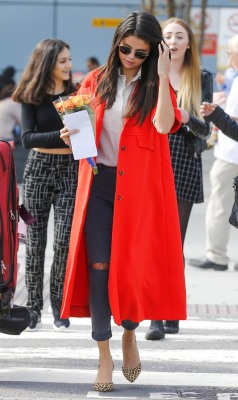 selenagomez-fashionstyle:    Selena arriving at London Heathrow