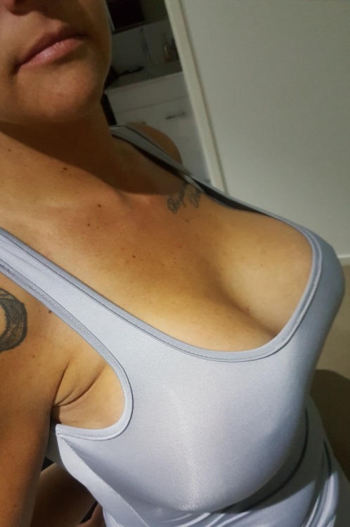 bigimplatntfans:  More from sexy wife @fit_couple_qld