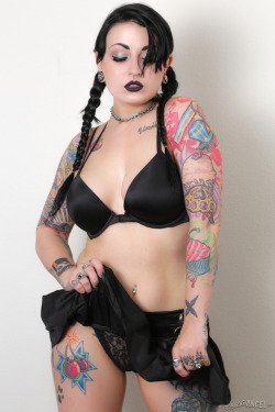 altmodelgirlcrush2:  Draven Star @thedoomdoll@burningangel