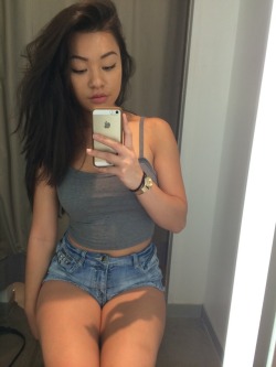 chicks-in-shorts:  Sexy Shorts