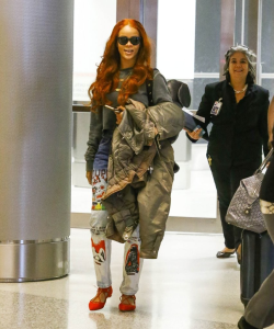 daily–celebs:    5/27/15 - Rihanna at Miami International