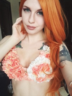 hjsteele:  humilitas0ccidit:  hjsteele:Another Poison Ivy selfie