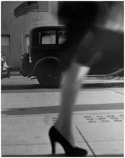 frenchcurious:Lisette Model - New York, New York 1941.