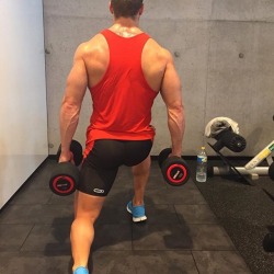 musclehank:  Tight ass gym bro. 