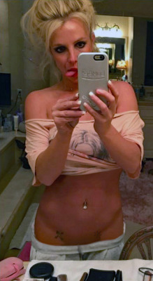 famousfakes:  Not a fake. Holy smokes Britney Spears’ body