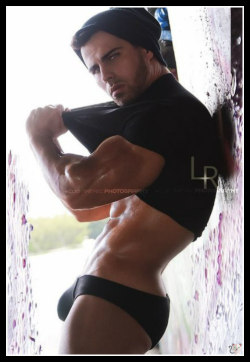 glamboyl:  Muscle hunk Roman Dawidoff requested by Scott. Enjoy