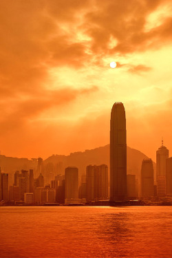 italian-luxury:  Fiery Goodnight, Hong Kong Skyline by Paul