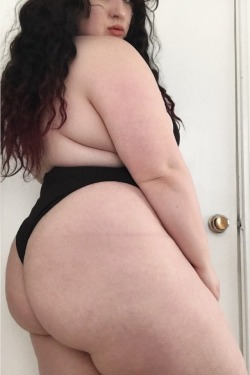 beanybabie:  This swimsuit gets even better when I turn around