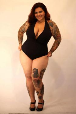planetofthickbeautifulwomen:  Brazilian Plus Size Model Amanda Despotopoulos  