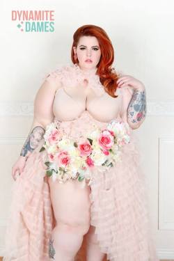 tessmunster:  Flower power! Photo: Dynamite Dames  muah: me 