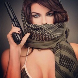 girlandguns:  Girl With Gun  follow me at : http://girlandguns.tumblr.com/