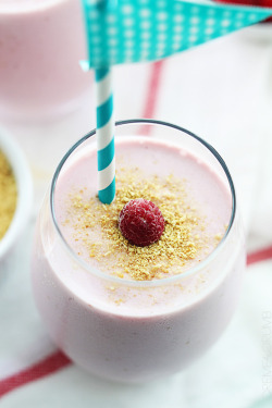 do-not-touch-my-food:  Raspberry Cheesecake Smoothie 