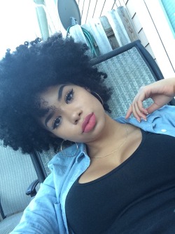 theeforvendetta:  cat-is-life: I think hoops go good with afros