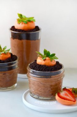 foodffs:  Chocolate Mousse with Strawberry “Carrots” Really