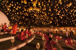 Lights aloft (the Yi Peng Lantern Festival near Chiang Mai,