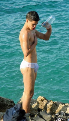 slimswimmerchris:so, is that bikini his uw or a swimsuit?