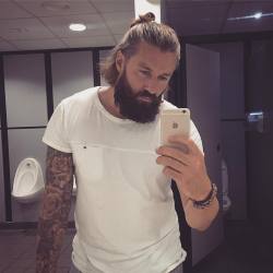 mrbeardydan:  I remember a time I used to piss in toilets. Now