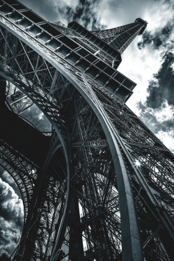 captvinvanity:    Tour Eiffel | Colin Saks   