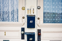 silenting:  viollaceous:  neighbours (by Seeing Is)                   