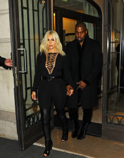 mielybesos:kimkardashianfashionstyle:  March 8, 2015 - Kim Kardashian