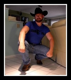 txwrangler:  crochlover: Hunk of cowboy Damn nice ass! 