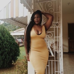 kenyachristine19: Gold Mistletoe Dress by @rumandcokes Mi Love