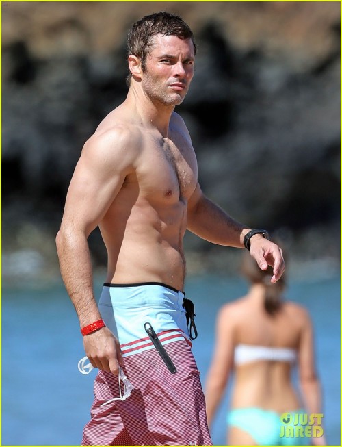 hottilicious:  James Marsden shirtless at the beach  