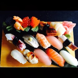 sushitim:  (Via: Instagram) Sushi Moriawase #sushi #sashimi #japanesecuisine