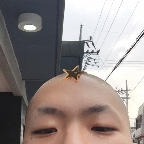 v-i-e-w:  this is the StarHead Hyuk reblog for 30 days of good luckÂ 