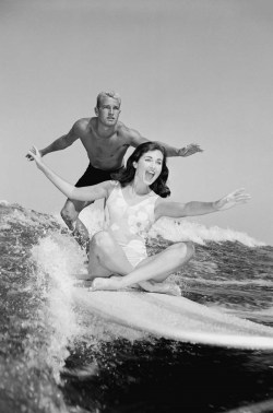 vintagesportspictures:  A couple surfing (1960)   