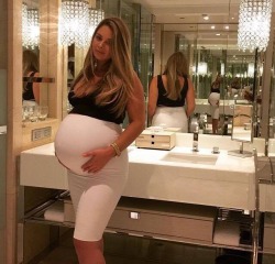 pregotopia: bellylove577: Massive belly!! so sexy 