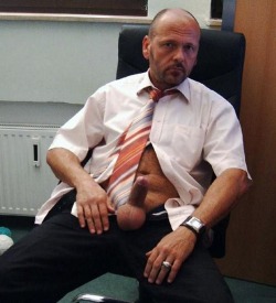 horny-dads:  Pause @ the Office horny-dads.tumblr.com