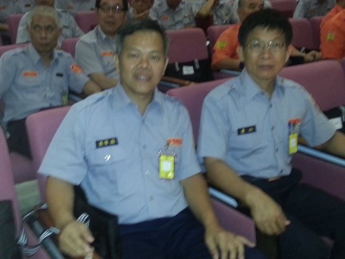tan-poa:  Taiwanese man çœ¼é¡ä¸­å¹´å¤§å”ã€‚ 