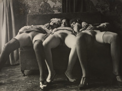 baudyadventurer:  vintagedream:  monsieur X - three graces  www.mysecretlife.org