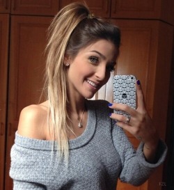 baixinha e felina
