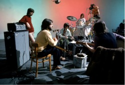 sgtpeppersolonely:  The Beatles during the recording session