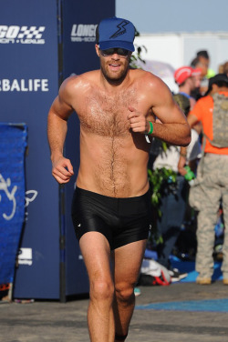 shirtlessmalecelebs:  Geoff Stults