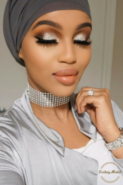 food-n-words:  ecstasymodels: Blinging   Hijab/jacket: @alenecollectionDaria/Raddie