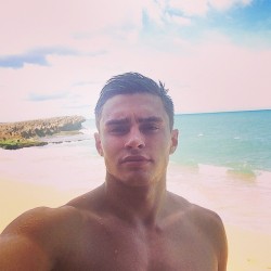 sexy-lads:  Selfie of Roman Shlyakis on beach 