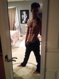 nediaart:  betomartinez:  John James  22-year old bodybuilder.