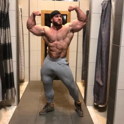 Antoine Vaillant - Those sweatpants are barely hanging on. 