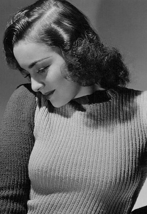 classichollywoodcentral:Olivia de Havilland  https://painted-face.com/