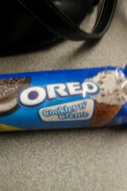 aaronburrssexdungeon:  ahh yes, cookies and cream flavored oreos,