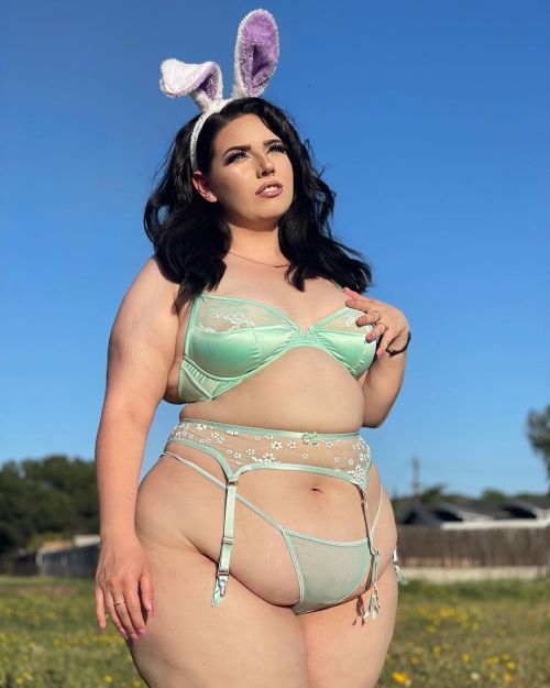 diamondplatedprincess:  💜🌎 some bunny wanted to wish u