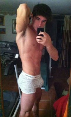 amateurs-gay:  Romin, Nantes, France. Salut, je recherche juste